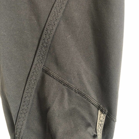 Lululemon Women's Cropped Black Leggings Waist and Back Zip Pockets Size 6 - Picture 3 of 12